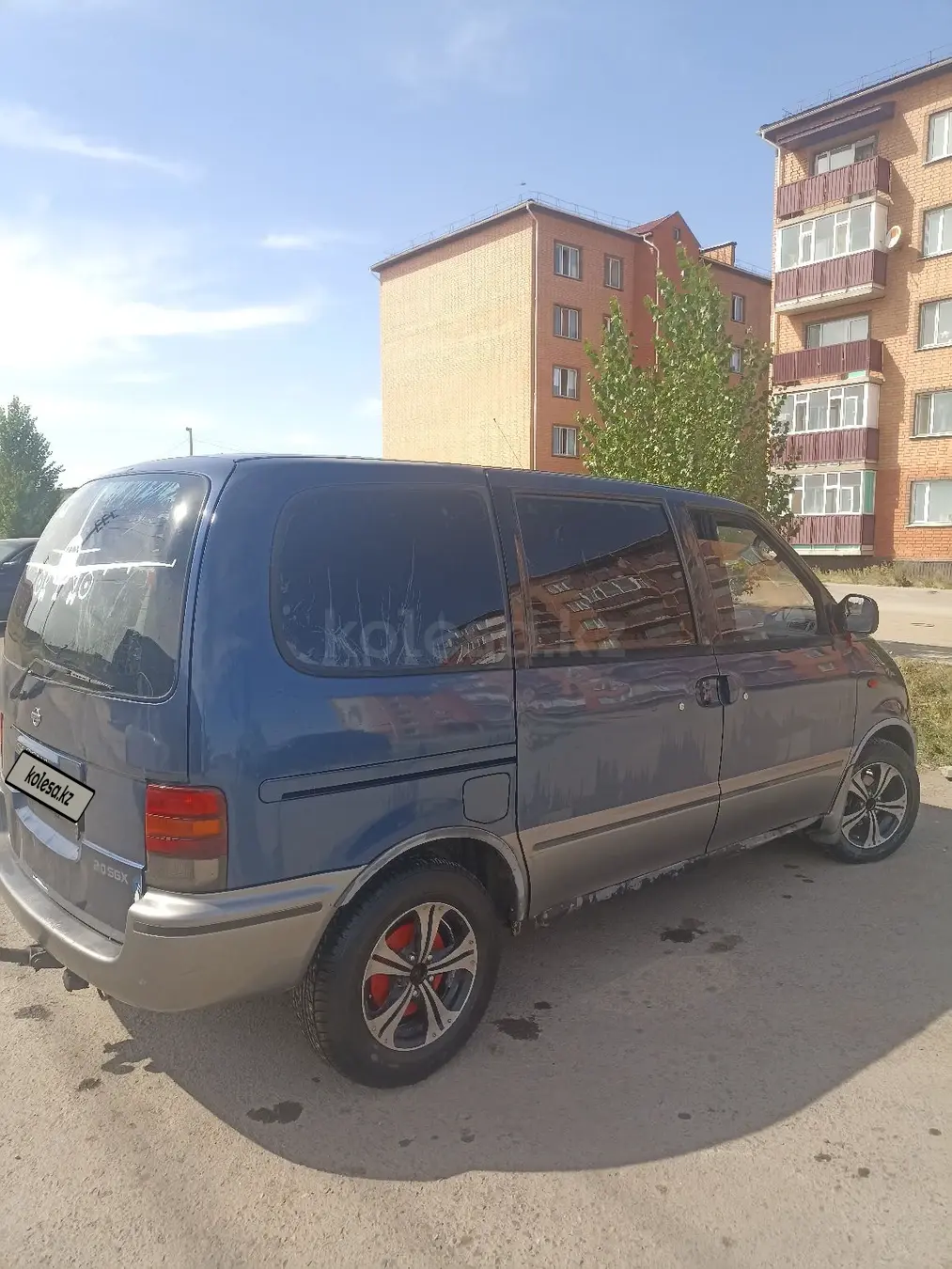 Nissan Serena, 1992