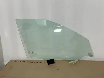 Стекло двери передний Hyundai NEW ORIGINAL за 180 000 тг. в Алматы