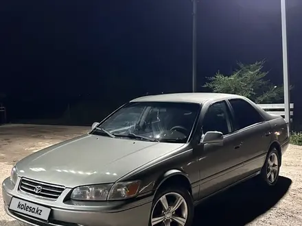 Toyota Camry 2000 года за 4 000 000 тг. в Шу – фото 2