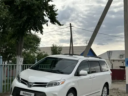 Toyota Sienna 2017 года за 18 000 000 тг. в Атырау – фото 5