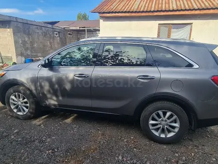 Kia Sorento 2015 года за 6 000 000 тг. в Астана – фото 2