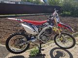 Honda  CRF 250R 2015 года за 2 500 000 тг. в Актобе – фото 2