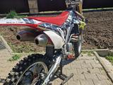 Honda  CRF 250R 2015 годаүшін2 500 000 тг. в Актобе – фото 5