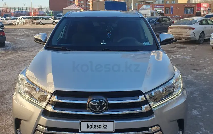 Toyota Highlander 2019 года за 16 800 000 тг. в Астана