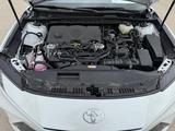 Toyota Camry Luxe eCVT 2026 года за 24 190 000 тг. в Актобе – фото 2