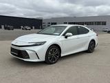 Toyota Camry Luxe eCVT 2026 года за 24 190 000 тг. в Актобе