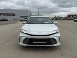Toyota Camry Luxe eCVT 2026 года за 24 190 000 тг. в Актобе – фото 3