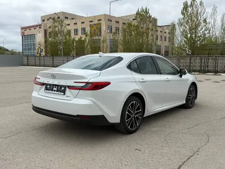 Toyota Camry Luxe eCVT 2026 года за 24 190 000 тг. в Актобе – фото 8