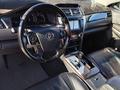 Toyota Camry 2014 года за 8 800 000 тг. в Актобе – фото 7