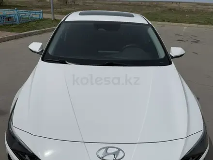 Hyundai Elantra 2023 года за 10 700 000 тг. в Кокшетау – фото 4