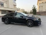 Toyota Camry 2021 года за 10 900 000 тг. в Алматы – фото 5