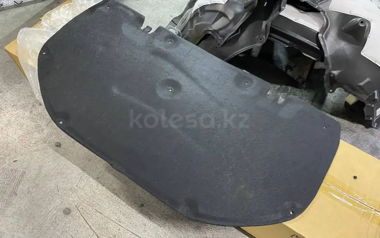 Обшивка капота Toyota Camry 70 ORIGINAL за 15 000 тг. в Алматы