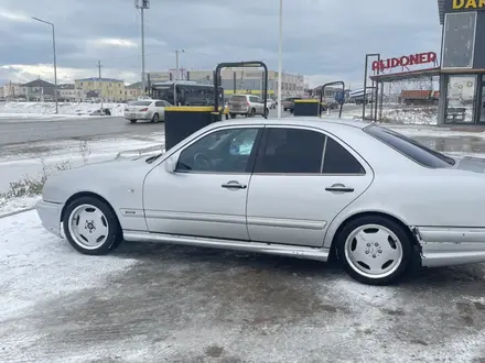 Mercedes-Benz E 320 1999 года за 3 200 000 тг. в Актау