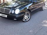 Mercedes-Benz E 320 1999 года за 2 900 000 тг. в Мерке