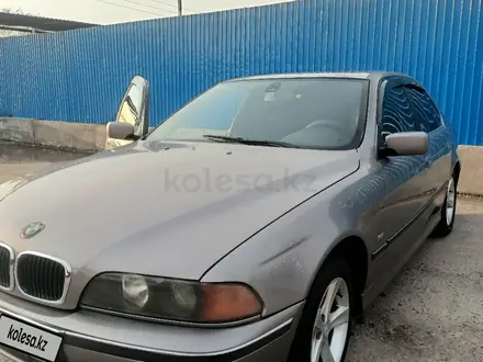 BMW 520 1998 года за 3 000 000 тг. в Алматы