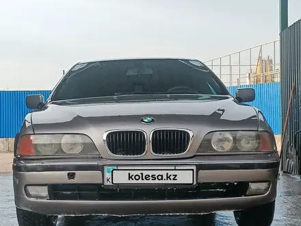 BMW 520 1998 года за 3 000 000 тг. в Алматы – фото 2