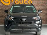 Toyota RAV4 2017 года за 14 200 000 тг. в Шымкент – фото 2