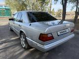 Mercedes-Benz E 300 1991 года за 1 690 000 тг. в Караганда – фото 4