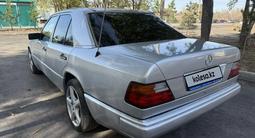 Mercedes-Benz E 300 1991 года за 1 690 000 тг. в Караганда – фото 4
