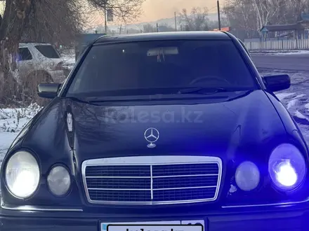 Mercedes-Benz E 320 1998 года за 3 700 000 тг. в Семей