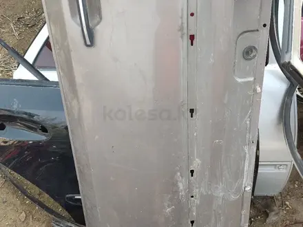 Двери Мерседес 124 за 10 000 тг. в Алматы – фото 2