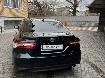 Toyota Camry 2019 года за 13 850 000 тг. в Семей – фото 3