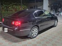 Volkswagen Passat 2005 годаfor3 200 000 тг. в Актау