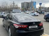 Toyota Camry 2017 года за 11 200 000 тг. в Павлодар – фото 2