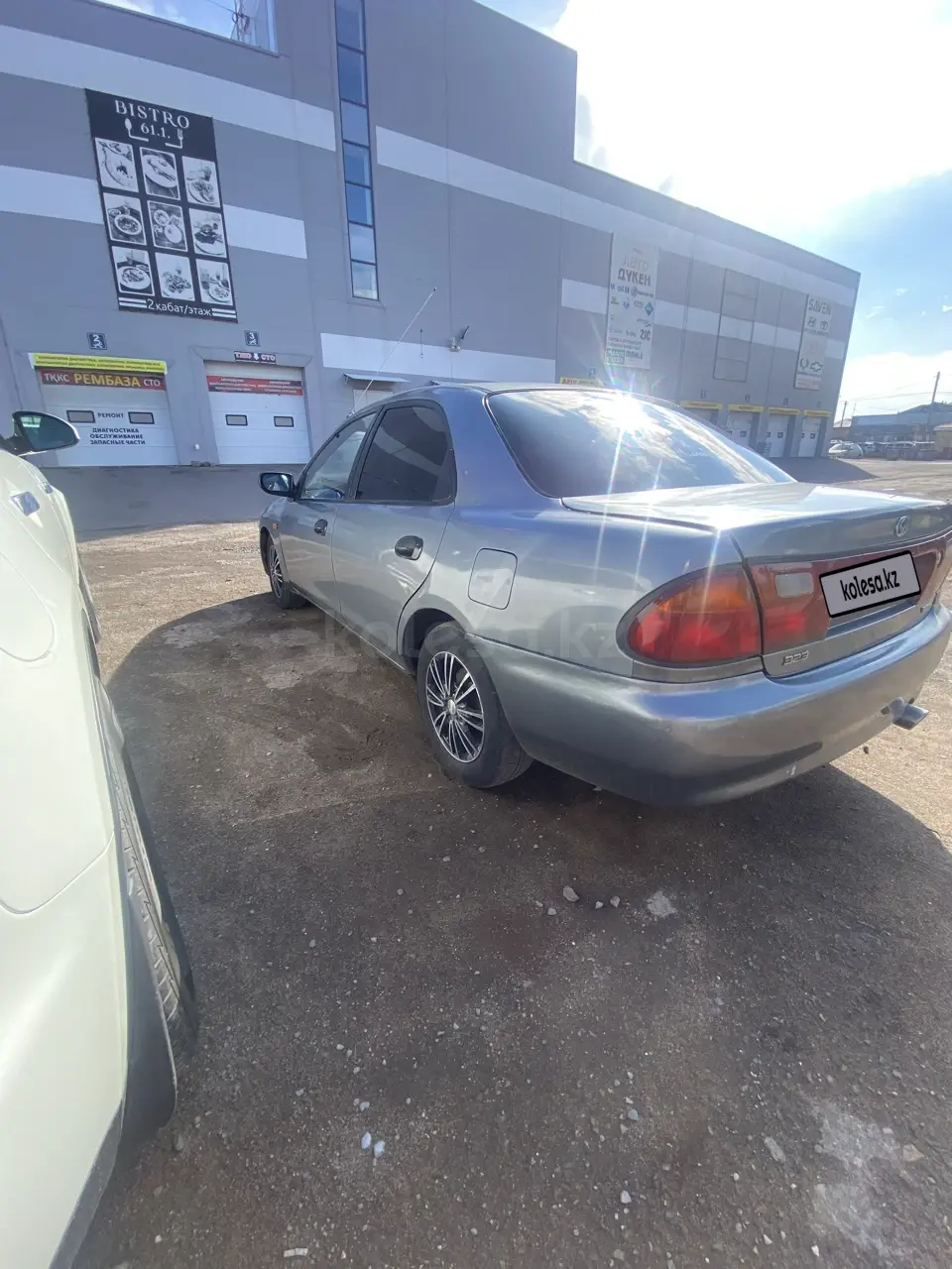 Mazda 323, 1995