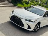 Lexus ES 200 2025 года за 28 900 000 тг. в Алматы