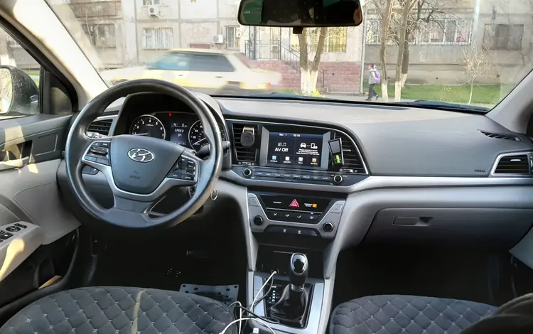 Hyundai Elantra 2018 года за 4 000 000 тг. в Шымкент