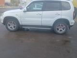 Chevrolet Niva 2014 годаүшін2 200 000 тг. в Актобе – фото 2