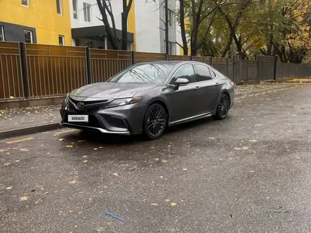 Toyota Camry 2022 года за 14 000 000 тг. в Усть-Каменогорск