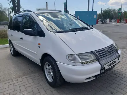 Volkswagen Sharan 1996 года за 3 500 000 тг. в Уральск – фото 2