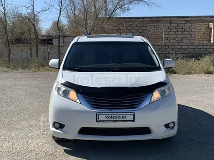 Toyota Sienna 2015 года за 14 500 000 тг. в Атырау