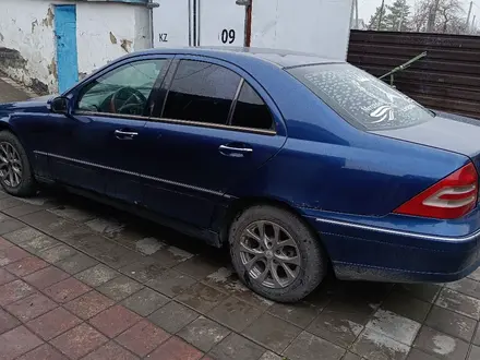 Mercedes-Benz C 200 2001 года за 2 450 000 тг. в Караганда – фото 4