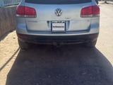 Volkswagen Touareg 2005 года за 3 300 000 тг. в Алматы – фото 2