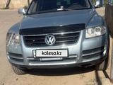 Volkswagen Touareg 2005 года за 3 300 000 тг. в Алматы – фото 3