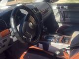 Volkswagen Touareg 2005 года за 3 300 000 тг. в Алматы – фото 5