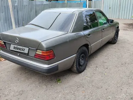 Mercedes-Benz E 230 1990 года за 1 800 000 тг. в Есик – фото 4