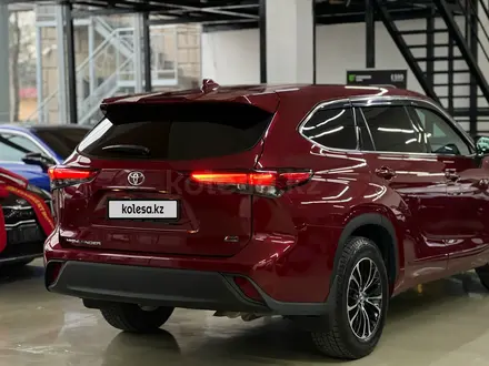 Toyota Highlander 2022 года за 21 000 000 тг. в Шымкент – фото 2