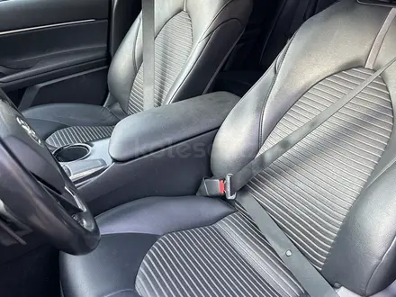 Toyota Camry 2019 года за 12 800 000 тг. в Алматы – фото 8