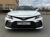 Toyota Camry 2022 года за 15 500 000 тг. в Актау – фото 2