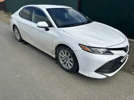 Toyota Camry 2019 года за 12 500 000 тг. в Атырау – фото 2