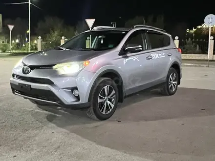 Toyota RAV4 2017 года за 8 500 000 тг. в Актобе