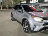 Toyota RAV4 2017 года за 8 500 000 тг. в Актобе – фото 2