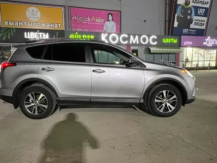 Toyota RAV4 2017 года за 8 500 000 тг. в Актобе – фото 4
