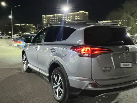 Toyota RAV4 2017 года за 8 500 000 тг. в Актобе – фото 6