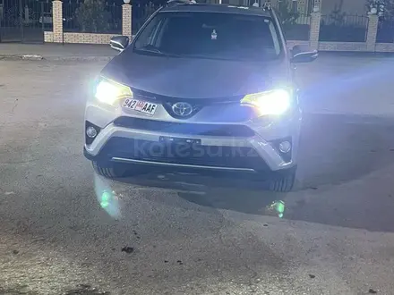 Toyota RAV4 2017 года за 8 500 000 тг. в Актобе – фото 7