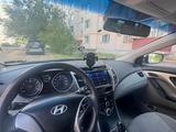 Hyundai Elantra 2015 года за 6 000 000 тг. в Уральск – фото 3